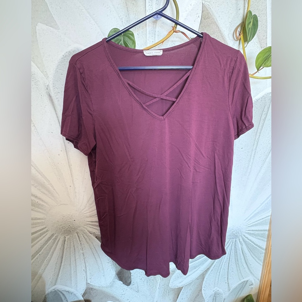 Women’s wine colored short sleeve top. Smoke free home